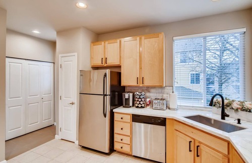 Sammamish House | ►Hotel Quality◄ Modern and Homey Tri Level Home!