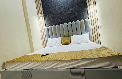 New Delhi Hotel | Hotel R Crown Banquet And Rooms