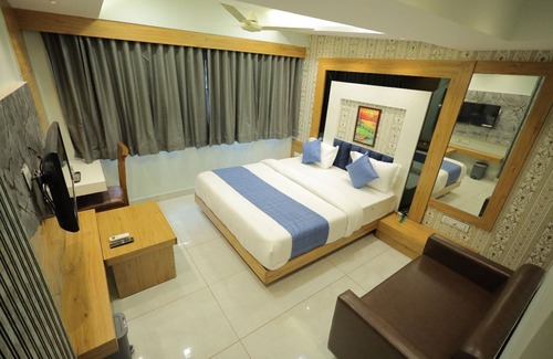 Bhat Hotel | HOTEL R K FORTUNE