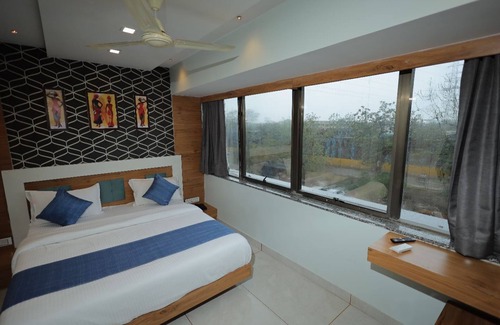 Bhat Hotel | HOTEL R K FORTUNE