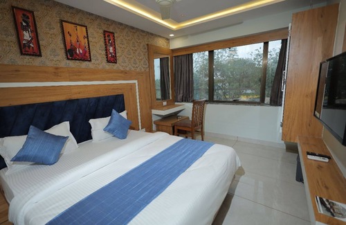 Bhat Hotel | HOTEL R K FORTUNE