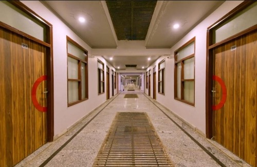 Sector 27 Hotel | Hotel R R Suites By WB Inn