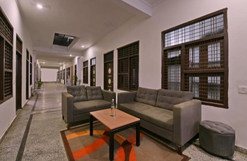 Sector 27 Hotel | Hotel R R Suites By WB Inn