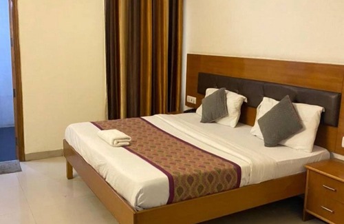 Sector 70 Hotel | Hotel Radient Casa