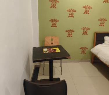 Surat Hotel | hotel radiyesan gold