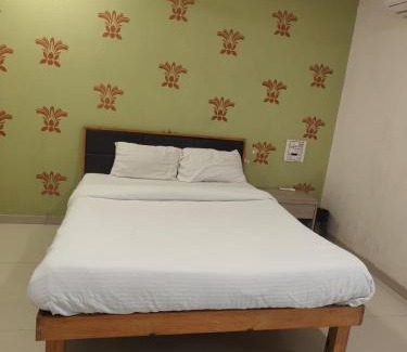 Surat Hotel | hotel radiyesan gold