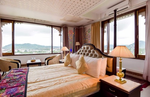 Lake Swaroop Sagar Hotel | Hotel Raj Kuber