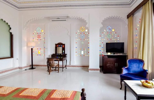 Lake Swaroop Sagar Hotel | Hotel Raj Kuber