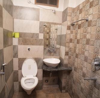 Varanasi Hotel | Hotel Rajkamal Near Varanasi Railway Station