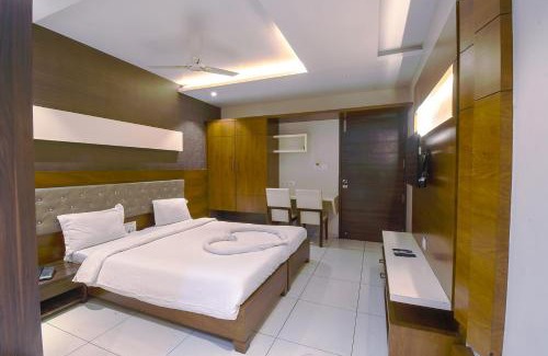 Kolhapur Hotel | Hotel Ravikiran Kolhapur, NEAR GOKUL SHIRGAOV MIDC, KANERIWADI, 5 STAR MIDC, ON NH4 GOA HIGHWAY