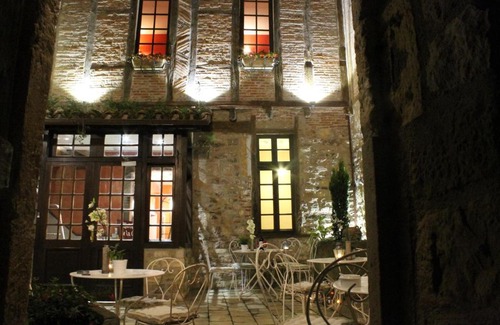 Cordes-sur-Ciel Hotel | Hotel Raymond VII