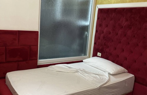 Mbrostar-Urë Hotel | Hotel Red Apple