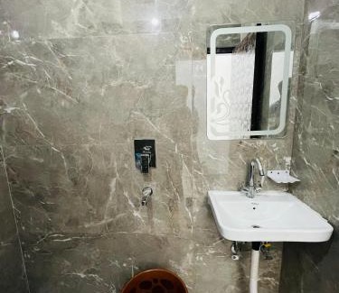 Mahipalpur Extension Hotel | Hotel RedStone - Near Yashobhoomi Convention Centre