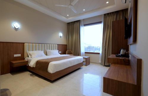 Moradabad Hotel | Hotel Regal Palm