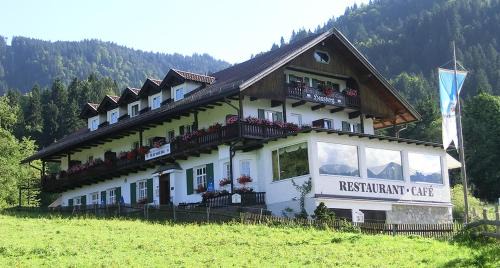 Garmisch-Partenkirchen Hotel | Hotel Restaurant Hausberg Garmisch-Partenkirchen