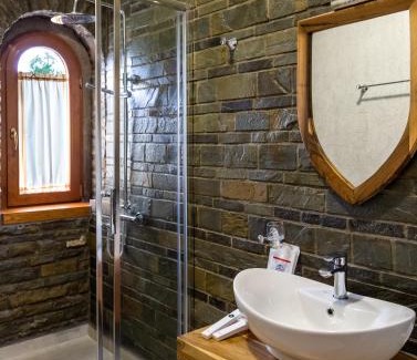 Petrele Hotel | Hotel Restaurant Emblema