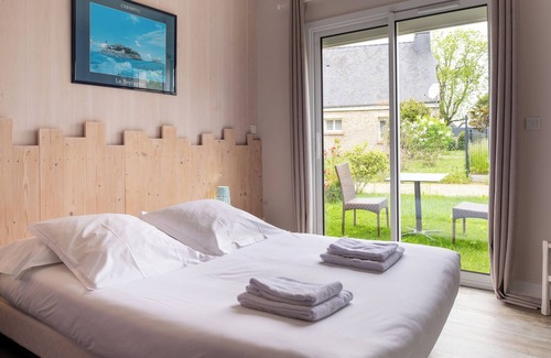 Erdeven Hotel | Hotel Restaurant La Voile Bleue