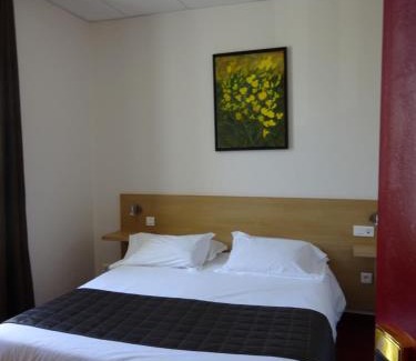 Carnoules Hotel | Hotel Restaurant Le Castel Fleuri