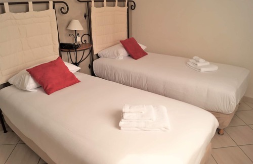 Collias Hotel | Hotel Restaurant Le Gardon - Pont du Gard