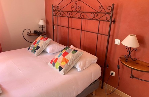Collias Hotel | Hotel Restaurant Le Gardon - Pont du Gard