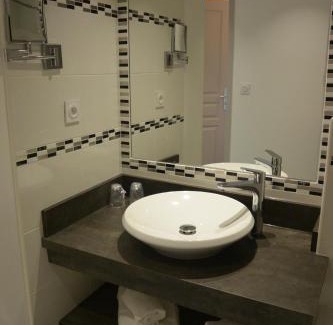 Collias Hotel | Hotel Restaurant Le Gardon - Pont du Gard