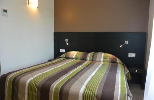 Collias Hotel | Hotel Restaurant Le Gardon - Pont du Gard