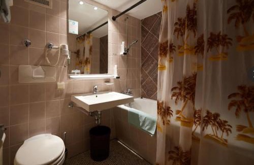 Wallduern Hotel | Hotel Ritter Sakira