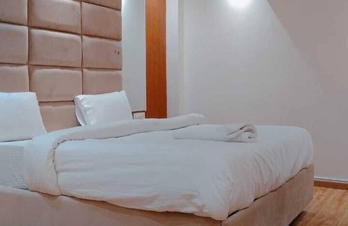Chhatarpur Hotel | Hotel RIVERB