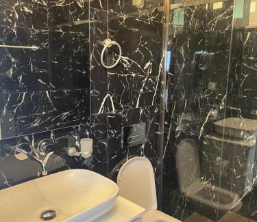 Qazim Pali Hotel | Hotel Riviera