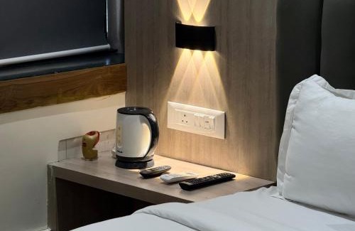 Jogeshwari West Hotel | Hotel Riza - Near Nesco Exhibition Centre