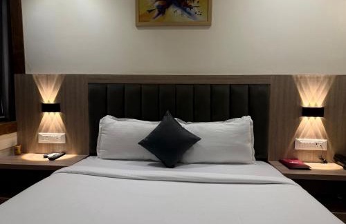 Jogeshwari West Hotel | Hotel Riza - Near Nesco Exhibition Centre