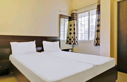 Central Pune Hotel | Hotel Rose Lodge