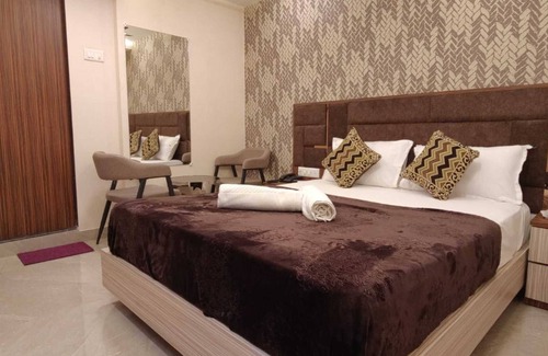 Kandiwali West Hotel | Hotel Royal Inn