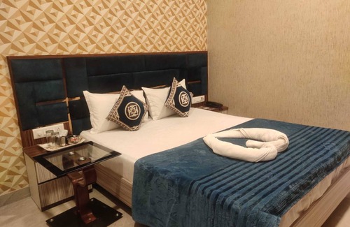 Kandiwali West Hotel | Hotel Royal Inn