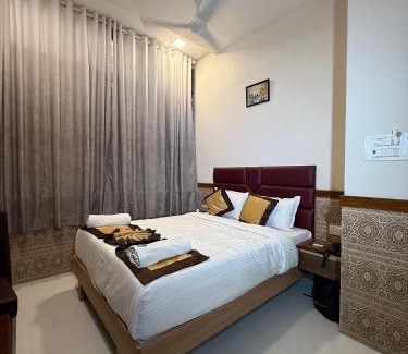 Malad West Hotel | Hotel Royal Palace