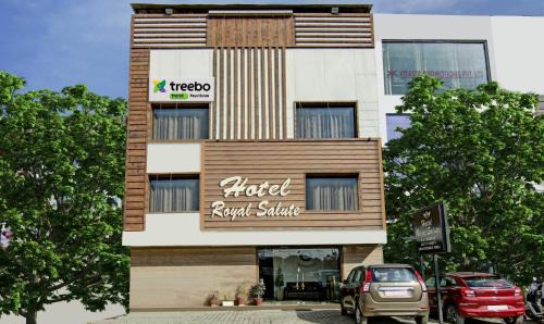 Dera Bassi Hotel | Hotel Royal Salute Near Paras Downtown Square Mall Chandigarh Zirakpur