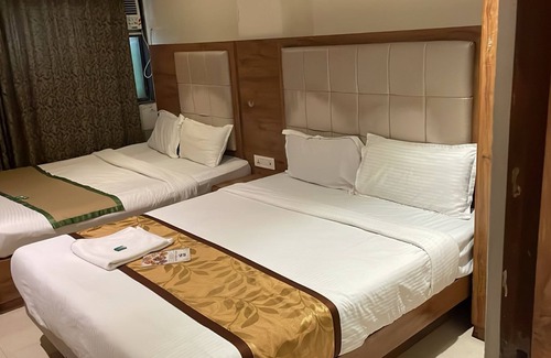 Vile Parle Hotel | Hotel RR Inn