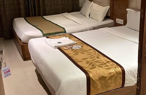 Vile Parle Hotel | Hotel RR Inn