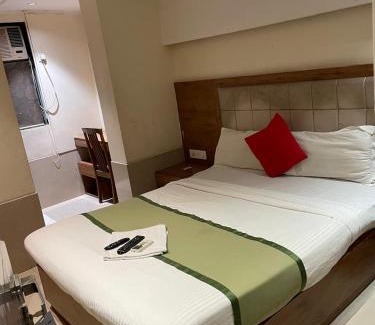 Vile Parle Hotel | Hotel RR inn-International Airport
