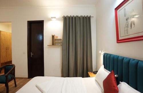 Sector 39 Hotel | Hotel Rustom Residency