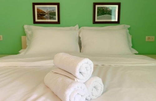 Rijeka Crnojevica Hotel | Hotel S Family Jovicevic