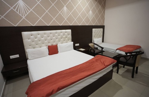 Shivalik Nagar Hotel | HOTEL S R GRAND