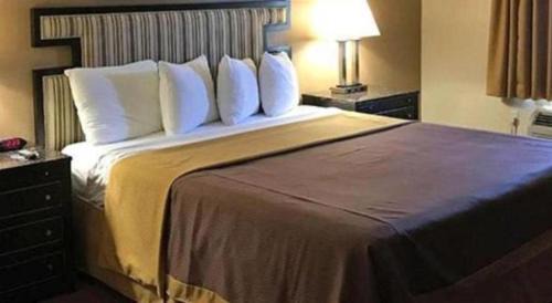 Norwalk Hotel | Hotel Saddleback