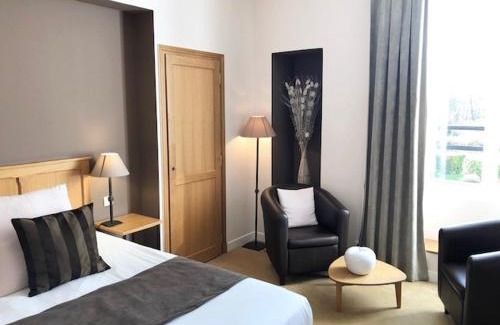 Montfort-l'Amaury Hotel | Hôtel Saint-Laurent, The Originals Relais