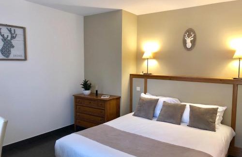 Montfort-l'Amaury Hotel | Hôtel Saint-Laurent, The Originals Relais