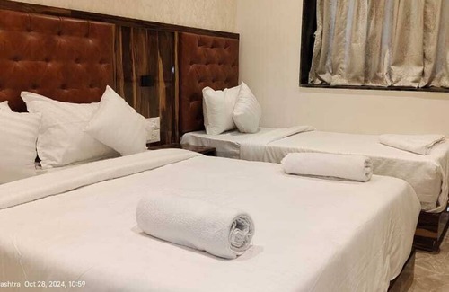 Azad Maidan Hotel | Hotel Sanjary International