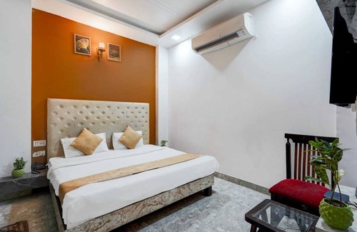 Pitampura Hotel | Hotel Season Grand Couple Friendly Pitampura