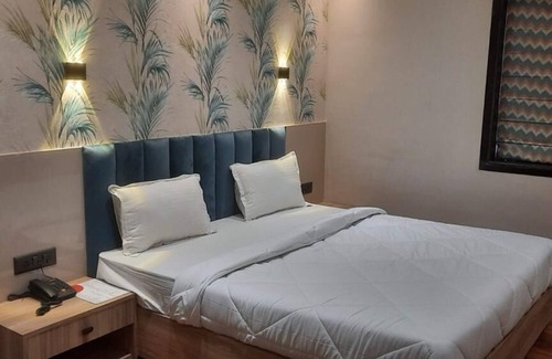 Dumdum Hotel | HOTEL SEVENTY SEVEN
