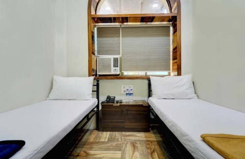 Wellington Pier Hotel | Hotel Shabana Colaba