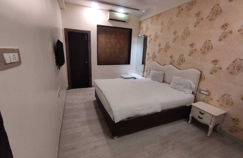 Ahmednagar Hotel | HOTEL SHADES OF ROYAL